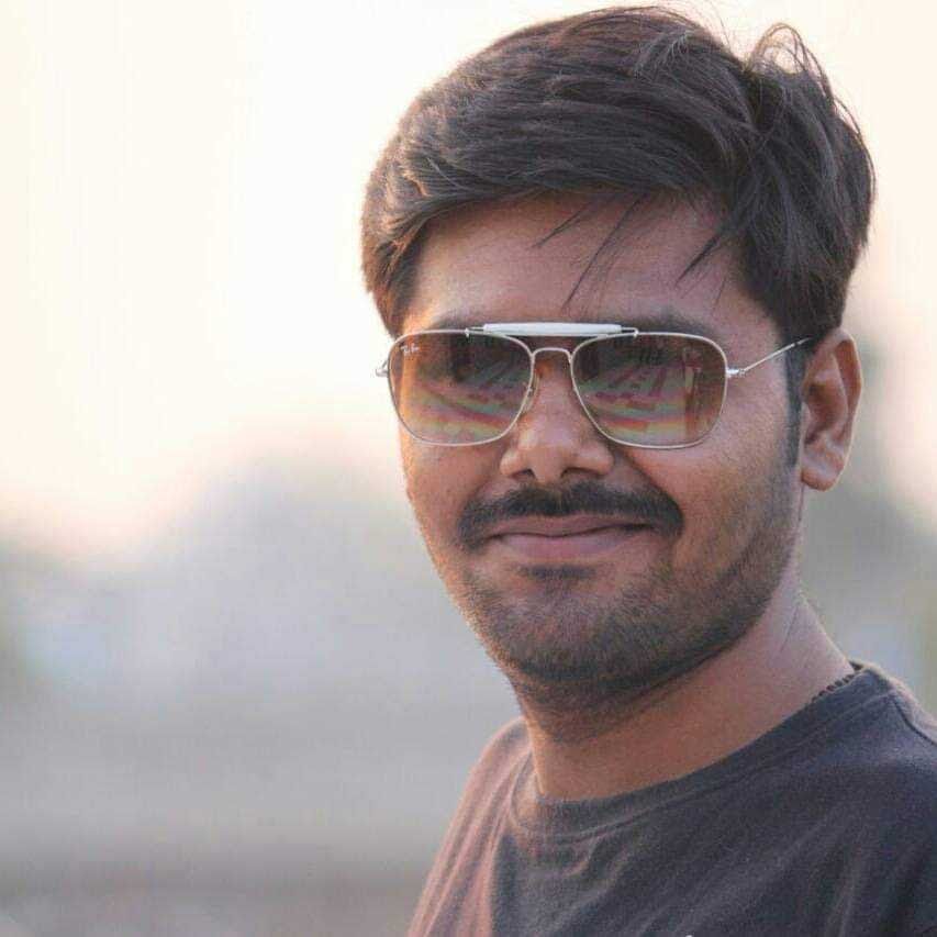 Profile photograph of Pratik Parekh