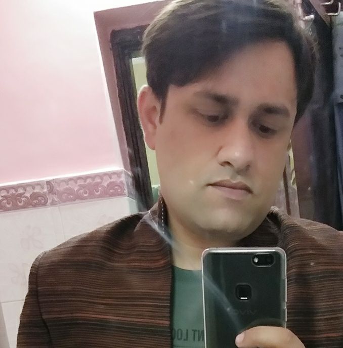Profile photograph of Vivek Malhotra